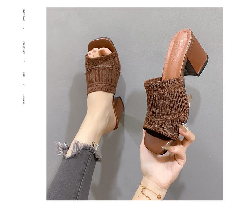 Letní nové velké velikosti fly-woven chladné pantofle na vysokém podpatku pletené prodyšné na silném podpatku módní dámské sandály Pantofle