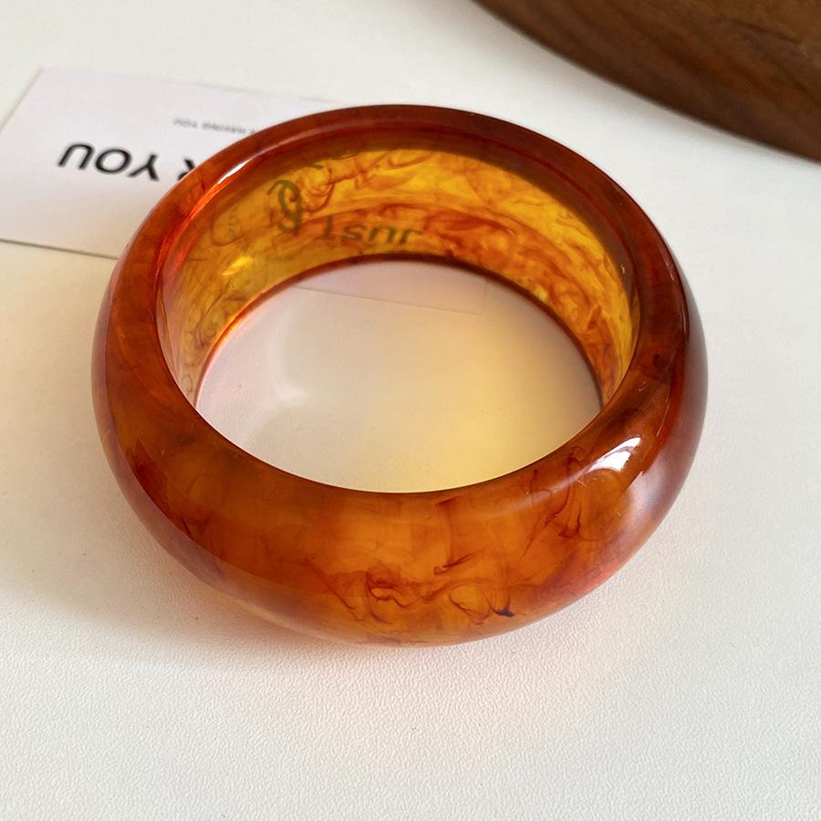 European and American Beige Irregular Geometric Resin Bracelet Light Luxury Temperament Bracelet Retro Exaggerated Jewelry Women