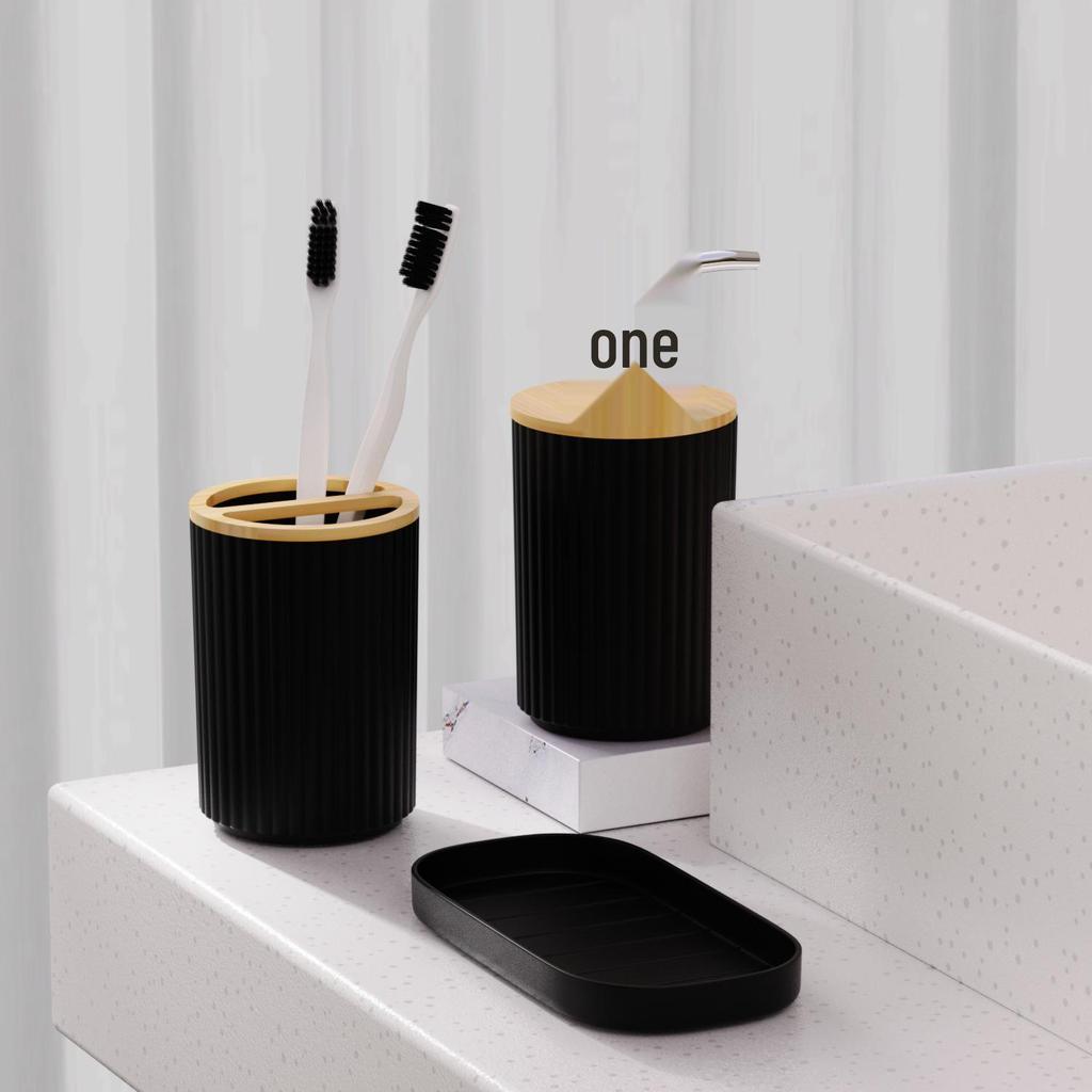 Ensemble de salle de bain en bois de bambou: Comprend Bouteilles, Brosse de Toilette, Porte-Brosse à Dents, Poubelle - 3 Pièces.