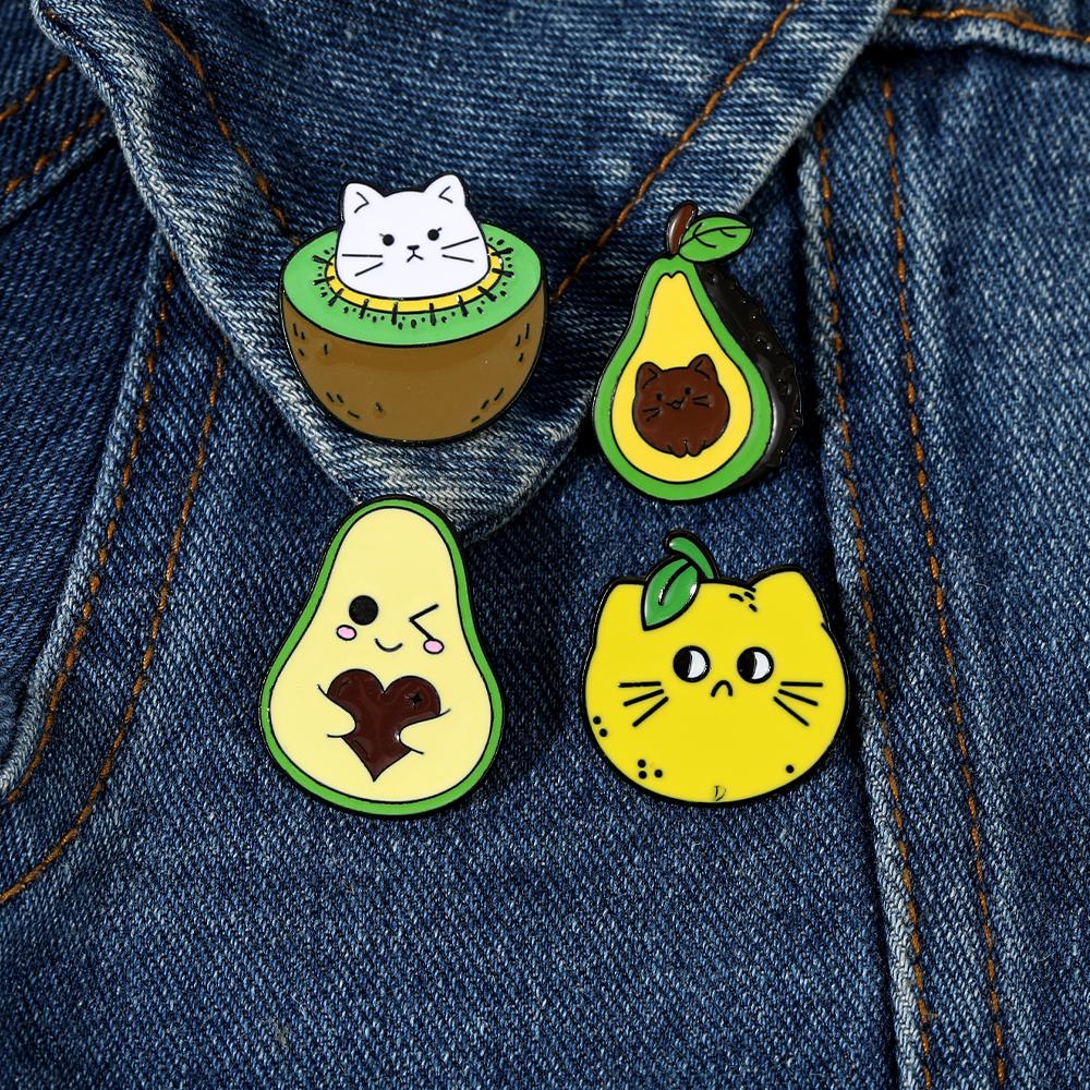 Creative Fruit Cats Collection Brooches Pretty Cute Kiwifruit Pear Avocado Lemon Design Kitten Pins For Pet Lovers Jewelry Gift