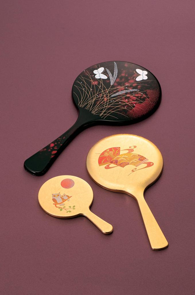 Nakatani Brothers Company "Yamanaka Lacquer" Princess Mirror with Gold Leaf and Owl Design 37-0505