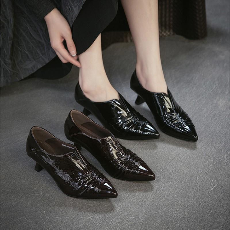 Johnature Zapatos de tacón alto plisados de punta fina retro de cuero genuino para mujer, slip-on para ir al trabajo