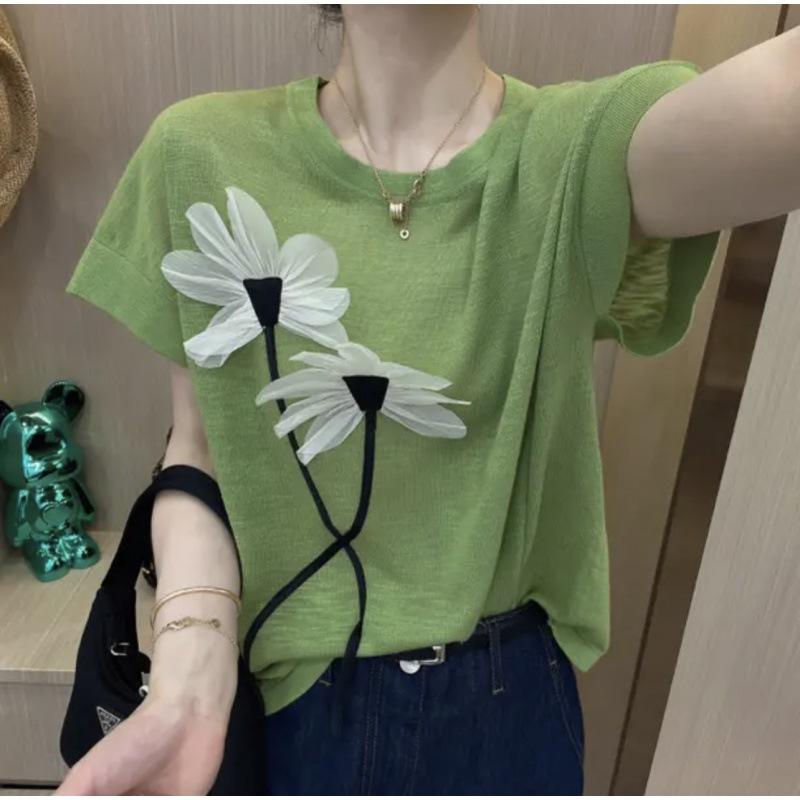 

Design sense flower knitted sweater women s popular age-reducing top this year, fresh and thin T-shirt base One size fits all