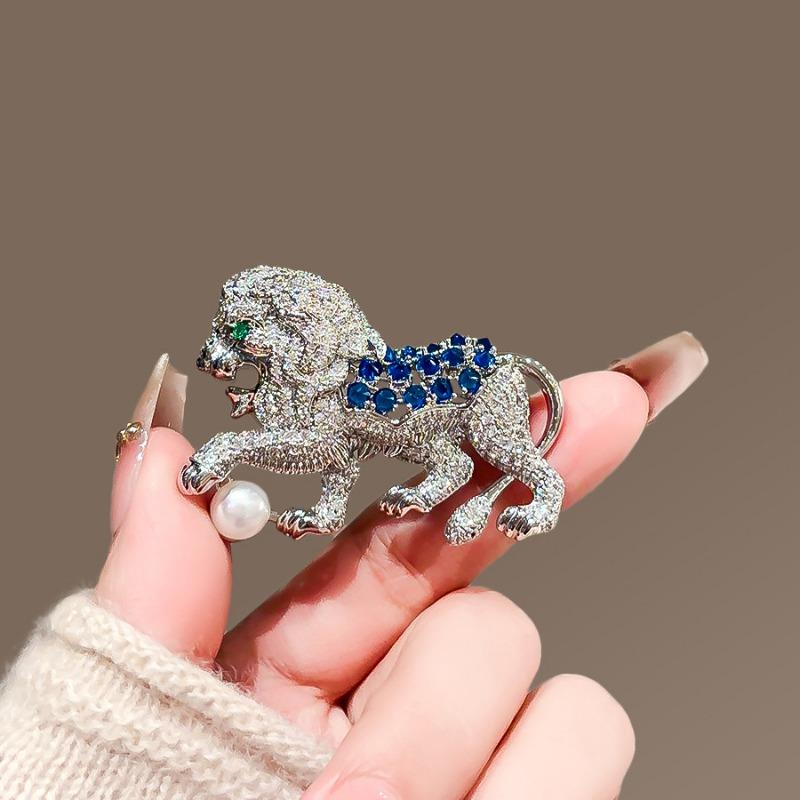 Full Diamond Lion Brooch, Exquisite Luxury, Niche and Creative Brooch, Suit, Animal Brooch