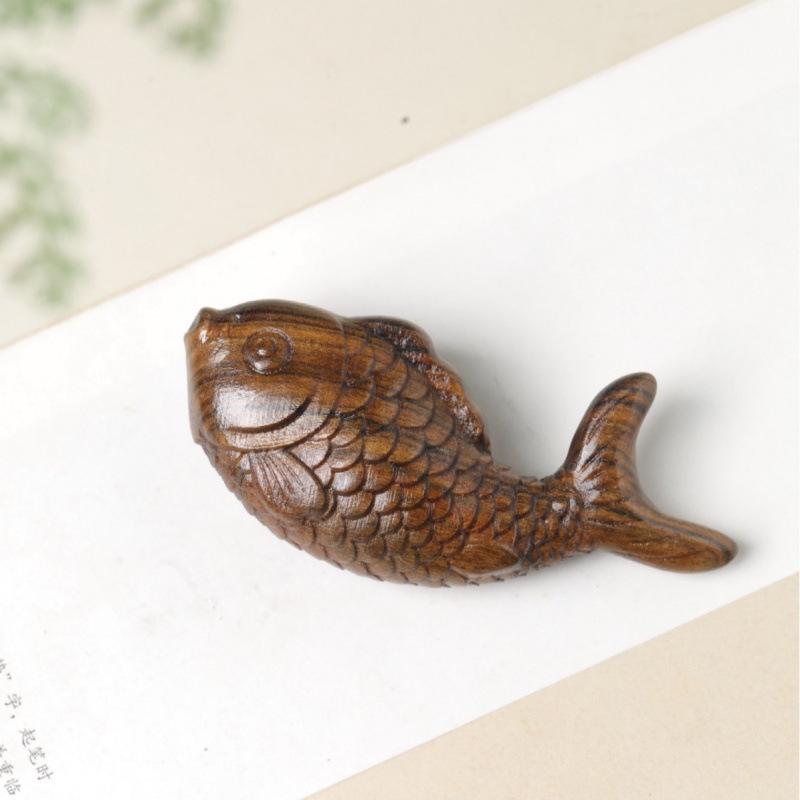 **Cute Koi Fish Carving (Yai Bai Boxwood) - Childlike Handheld Sculpture for Wealth and Fortune**