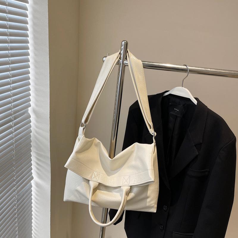 Large capacity portable commuter bag women's new fashion tote bag versatile shoulder messenger bag