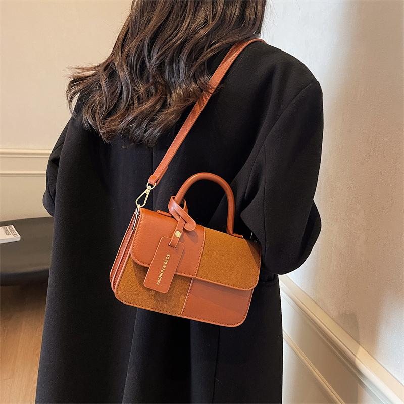 Niche design fashion trend portable small bag women's 2025 autumn contrasting color small square bag high-end single shoulder oblique span bag
