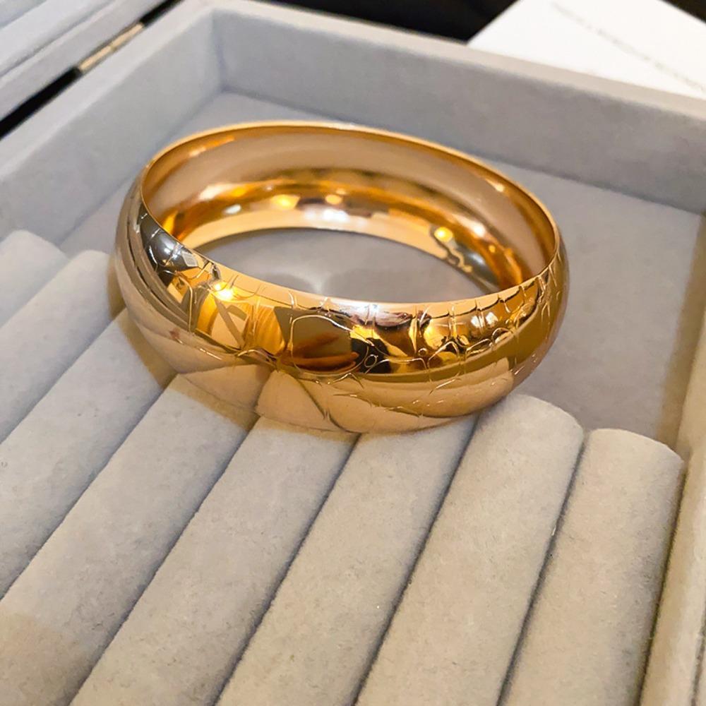 European and American Simple Bracelets, Arm Rings, Niche Cold Wind Temperament Bracelets, High-end Sense and Versatile Jewelry.