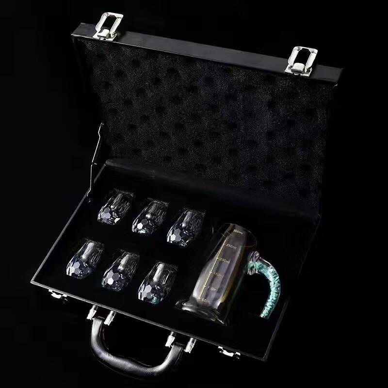 

Qi Gold Leaf Turquoise Glass Teaset