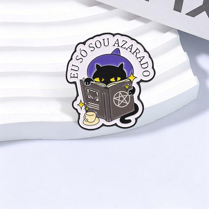 Xiaomi Eu So Sou Azarado Black Cat Witch Enamel Pin Portuguese Self Deprecating Unlucky Cat Reading Magic Book Brooch Lapel Badge Gifts