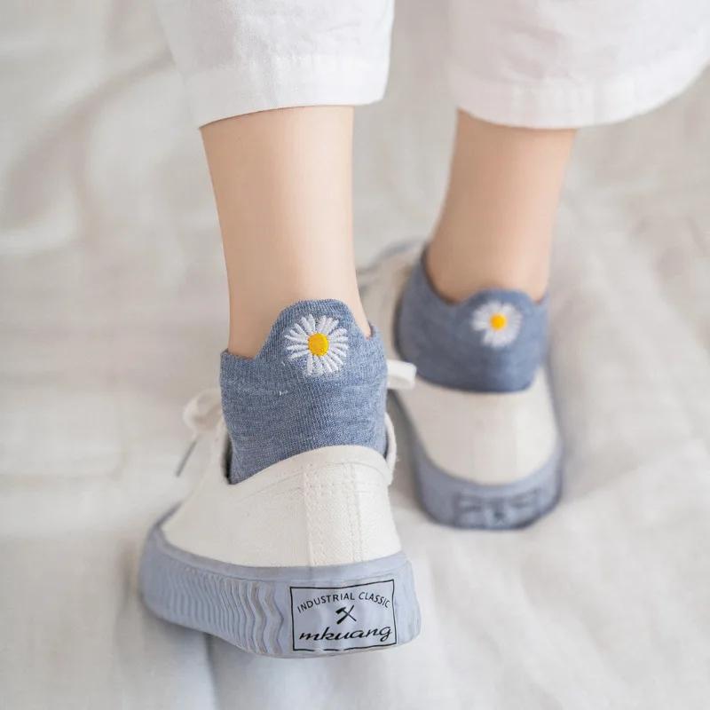 10 Pairs of Women Is Spring and Summer Chrysanthemum Slogans Sweet Cute Fashionable Comfortable College Style Fabric Label Socks