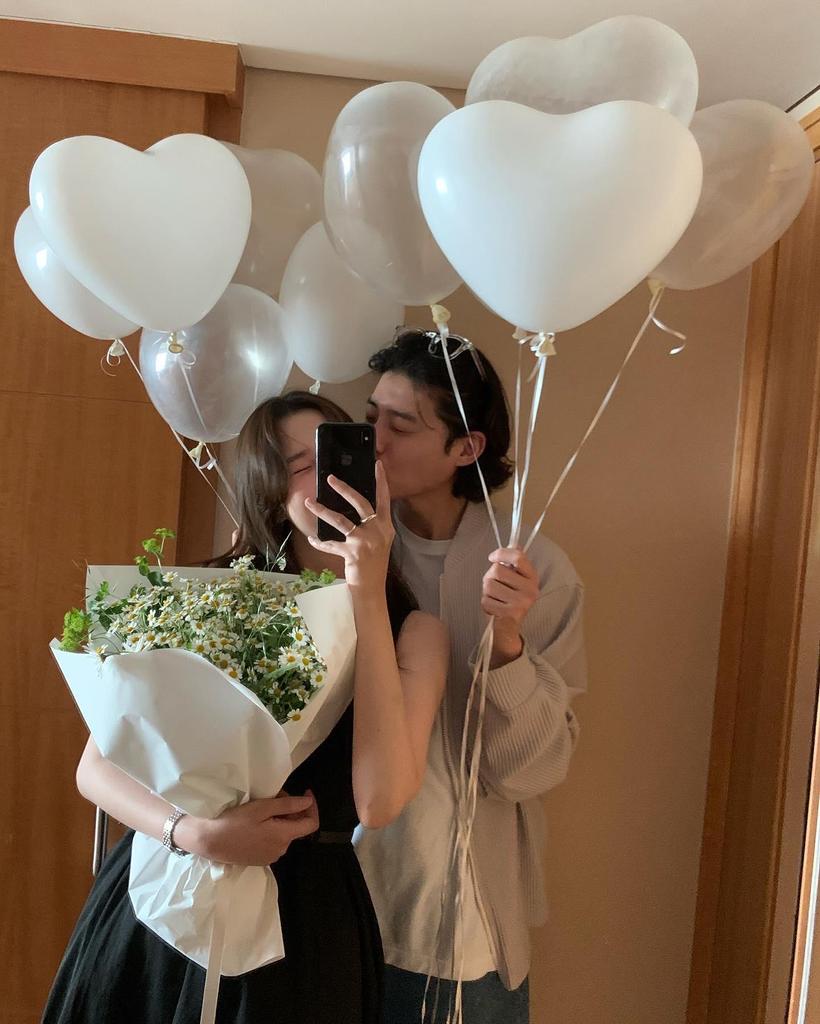 Red Heart-Shaped Helium Balloons for Valentine's, Proposal, Wedding, or Room Decoration