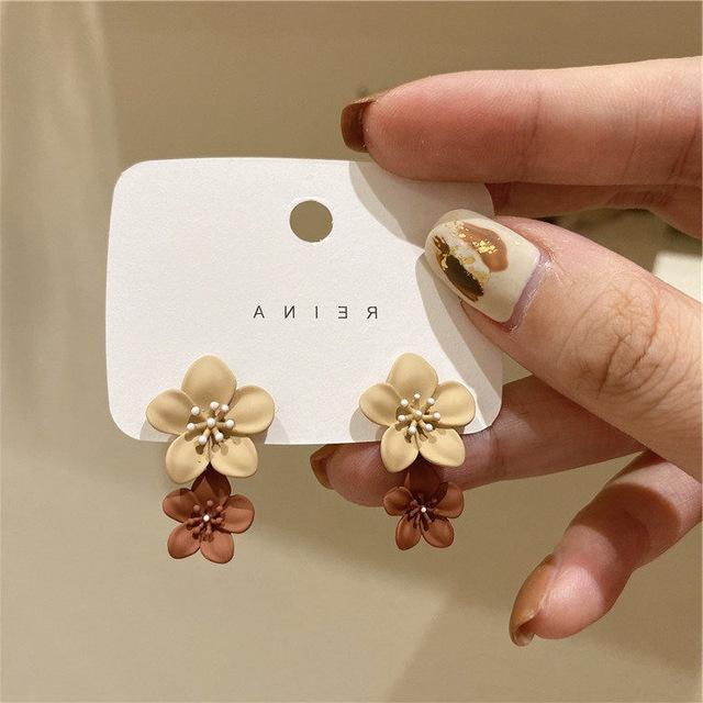 Trendy Flower Earrings Flowers Sstuds Earrings For Women Wedding Party Jewelry Boho Metal Earrings Female
