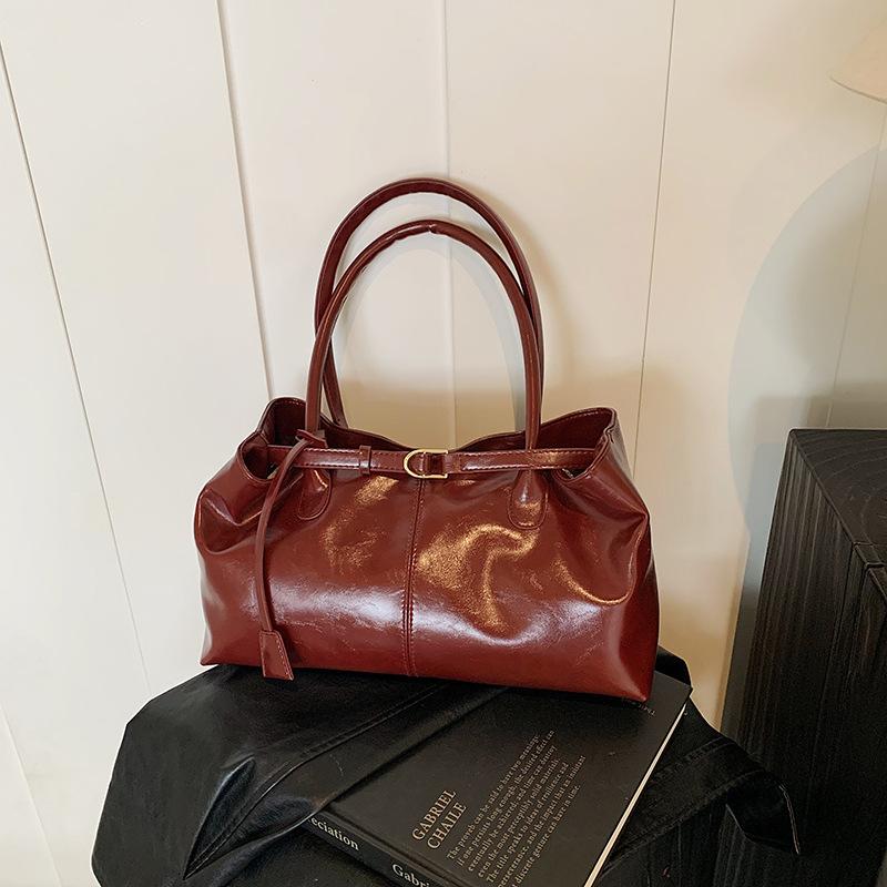 Autumn and winter retro large-capacity commuter tote bag women's new high-end fashion shoulder armpit bag