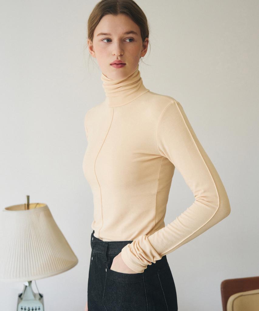 Deuloupisumeon Pintuck Turtleneck Long Sleeve Top [Ivory]