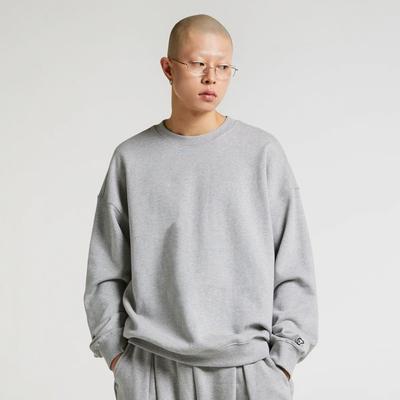 AKIII CLASSIC Loose Fit Basic Clover Logo Unisex Sweatshirt Gray Akanfu2030700 
