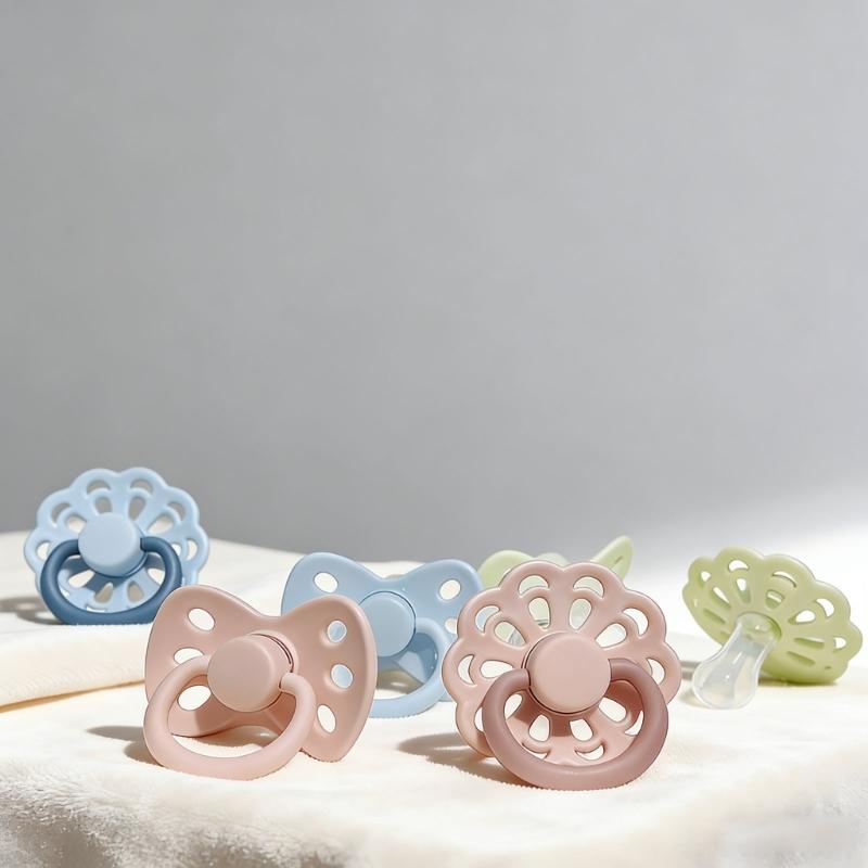 Food Grade Dummy Soother Pacifier Adorable Flower / Bowknot Shaped Pacifier For Newborns Make Of Silicone