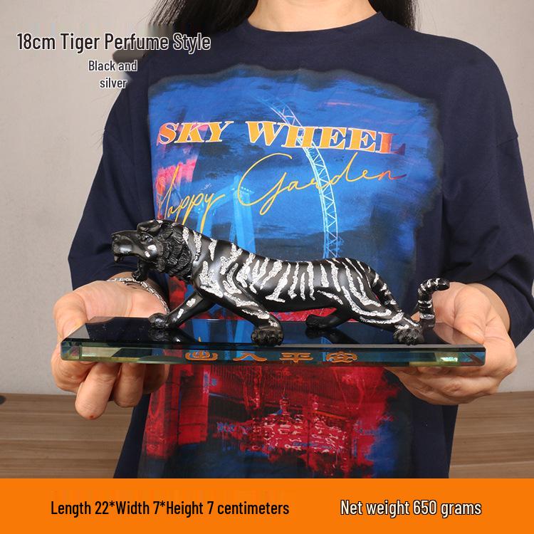 Large Domineering Men's Off-Road Vehicle Tiger Car Ornament & Perfume Diffuser