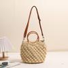 Damen Stroh-Tragetasche im französischen Stil - Perlenbesetzter, verstellbarer Holzgriff, gewebte Handtasche für Resort-Stil und vielseitige Urlaubsoutfits