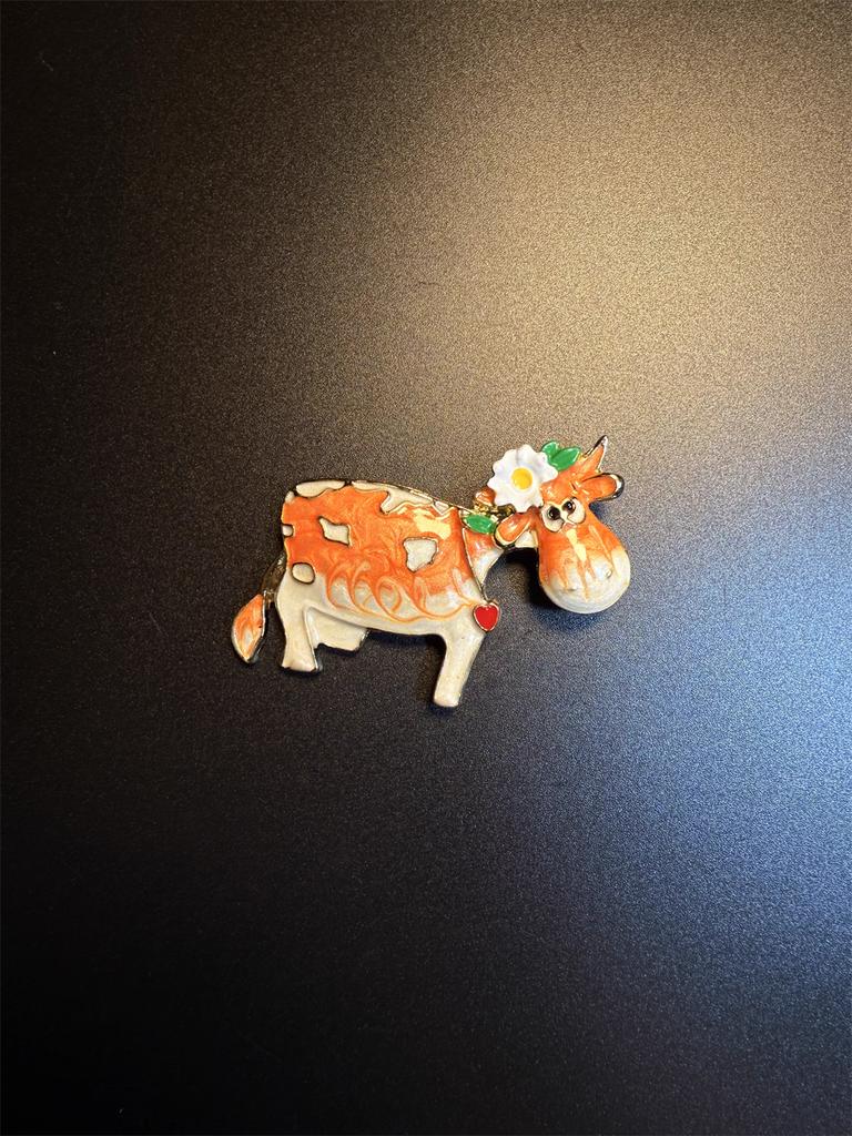 SKEDS Vintage Animal Brooch Exquisite High-end Design Rabbit Cat Dog Pin Elegant Corsage Accessory Coat Sweater Badge Gift