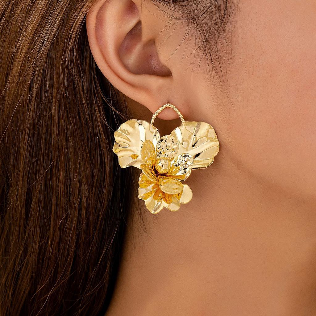 Retro Flower Earrings Fashion Exaggerated Niche Light Luxury High-end Stud Earrings