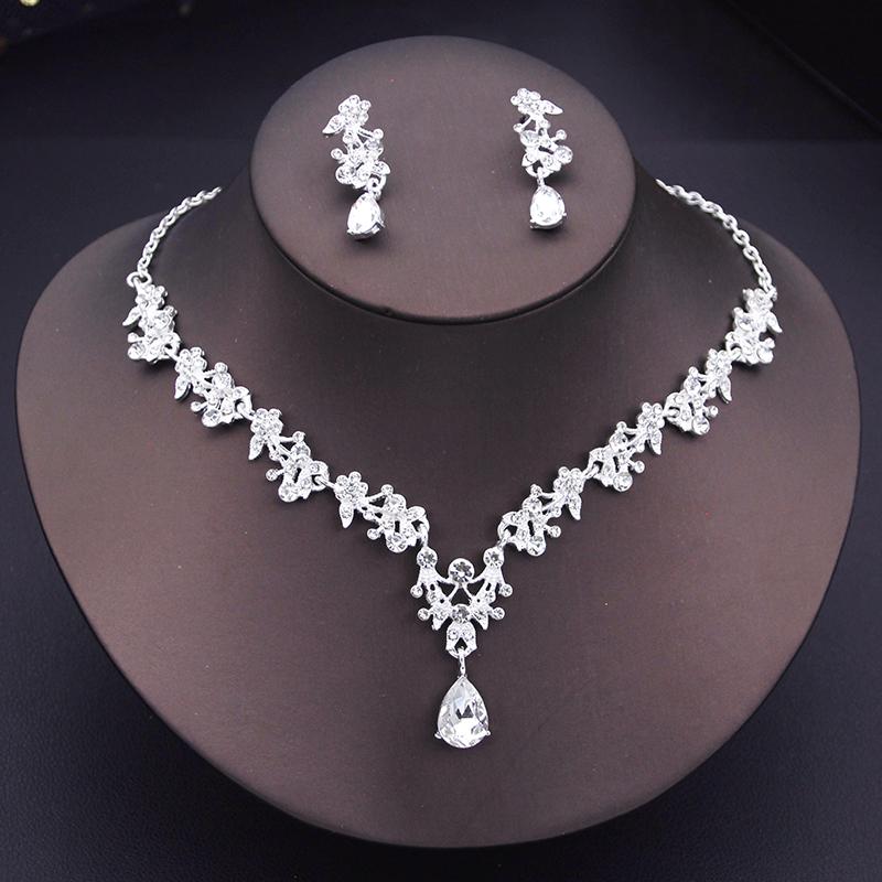 Exquisite Dangle Earrings and Necklace for Women Elegant Jewelry Set Flower Design Shining Rhinestone Necklace Set Wedding