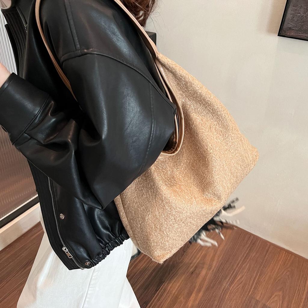 Retro Casual Large-capacity Tote Bag Women's 2025 Autumn and Winter New Fashion Trend Underarm Bag Commuter Versatile Women's Bag