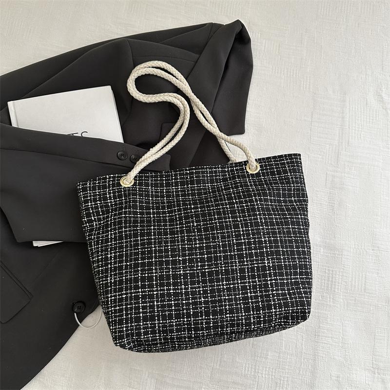 

Popular woolen bag women s bag 2025 new plaid high-end niche messenger bag fashion handbag tote bag