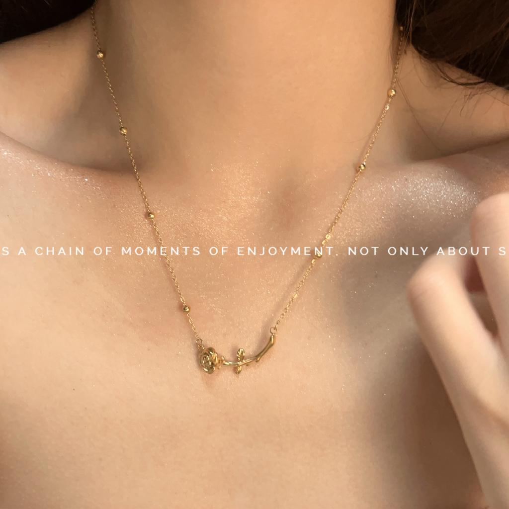 Retro lehký luxusní růžový náhrdelník s přívěskem slunce pro ženy Univerzální a neblednoucí řetízek s límcem Titanová ocel Materiál dárek