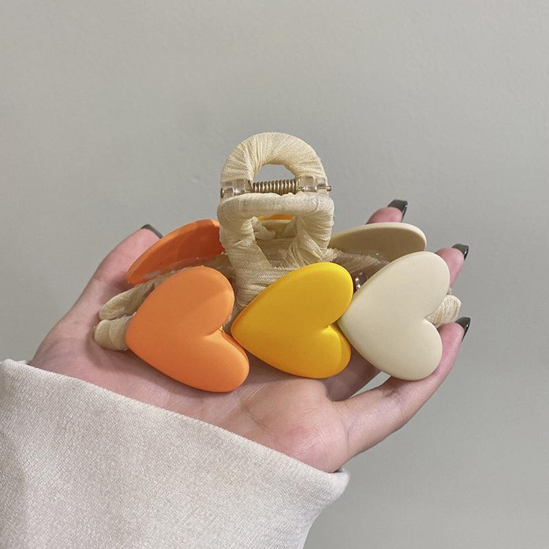 Simple Gradient Heart Hair Clip, Elegant and Versatile Hair Clip for The Back of The Head, Summer Trendy Shark Clip, Large Size