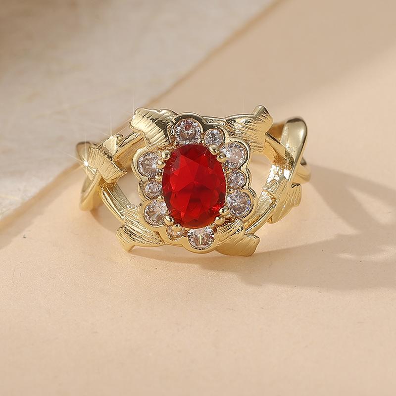 Gorgeous Vintage Inlaid Red Oval Synthetic Zirconia Golden Plated Ring for Women's Elegant Exquisite Banquet Jewelry Accessories