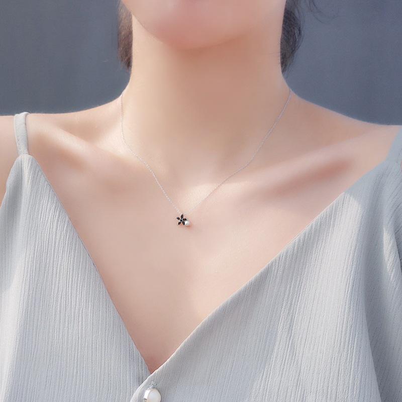 Mini Daisy Flower Mother-of-Pearl Necklace, 925 Sterling Silver, Thin Clavicle Chain for Women