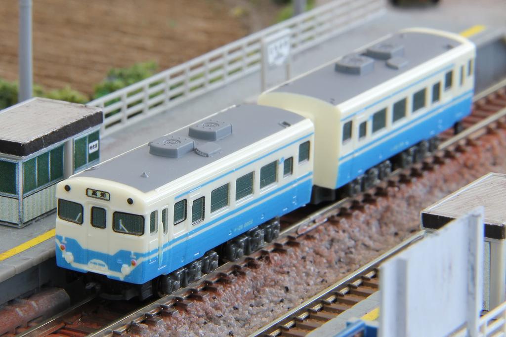 Rokuhan Z Gauge Z Shorty Kiha 58 Shikoku Color Railway Model Diesel Car ST010-3