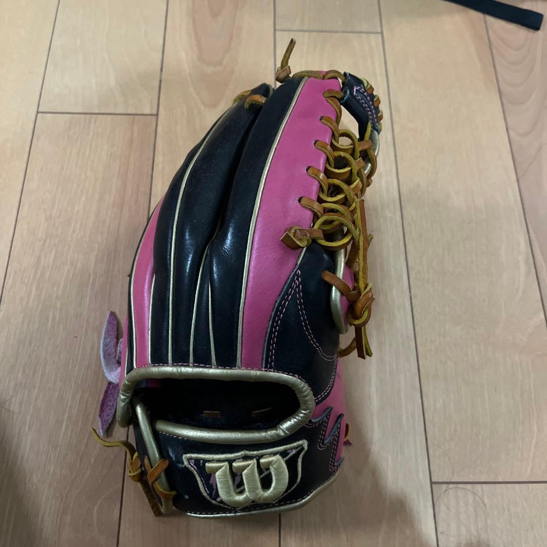 Used Wilson Softball Gloves Pink/Black