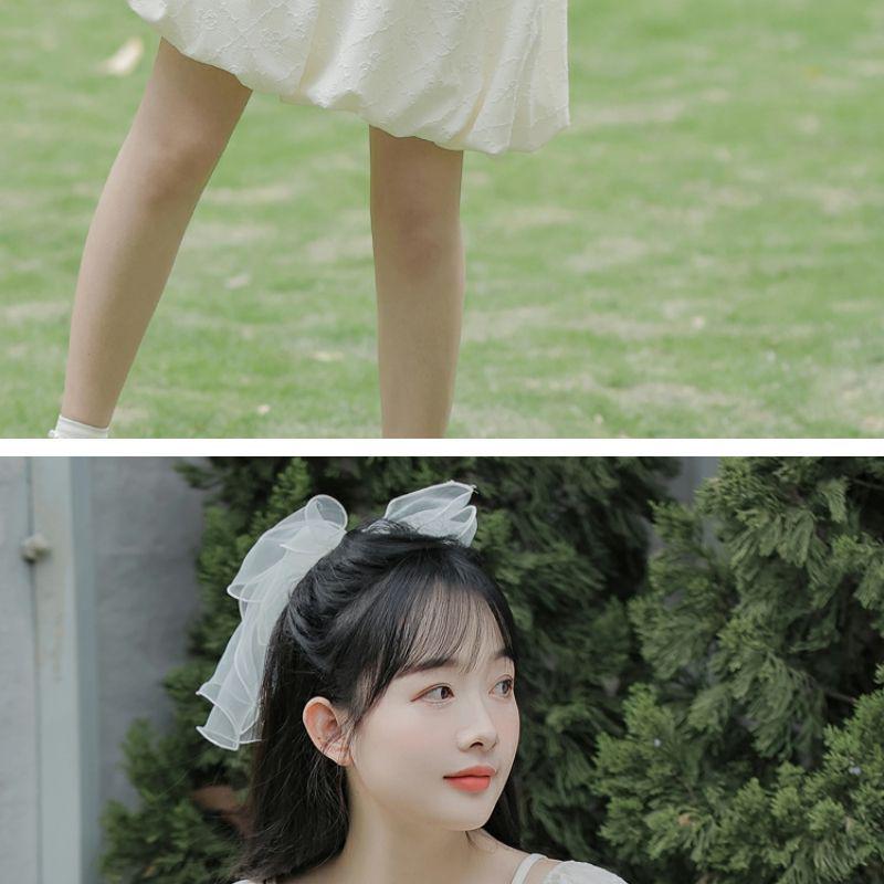 Kleines französisches Retro-Sommerkleid mit Schleife und quadratischem Ausschnitt
