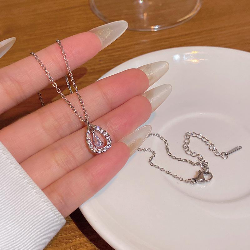 High-end Super Flash Zircon Titanium Steel Necklace Women's Versatile Niche Temperament Silver Collarbone Chain Internet Celebrity New Accessories