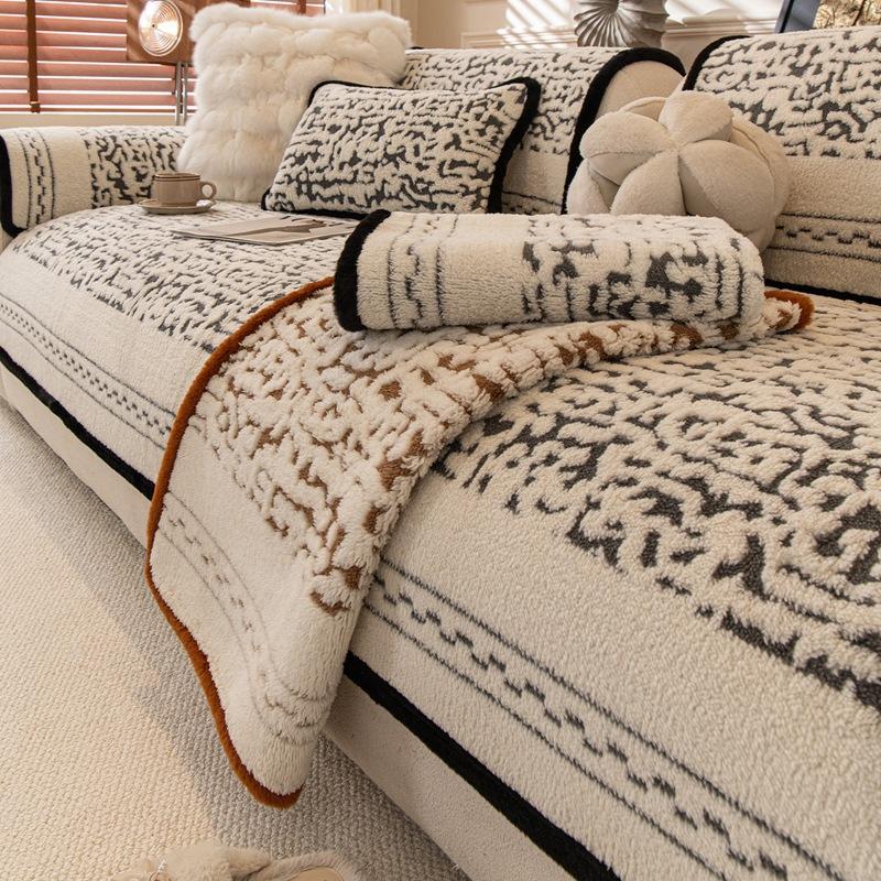 

Modern Light Luxury Sofa Cover Cloth Thickened Straight Anti Slip Sofa Cushion Cover Soft and Sticky Autumn and Winter New Style 70x70cm сірий