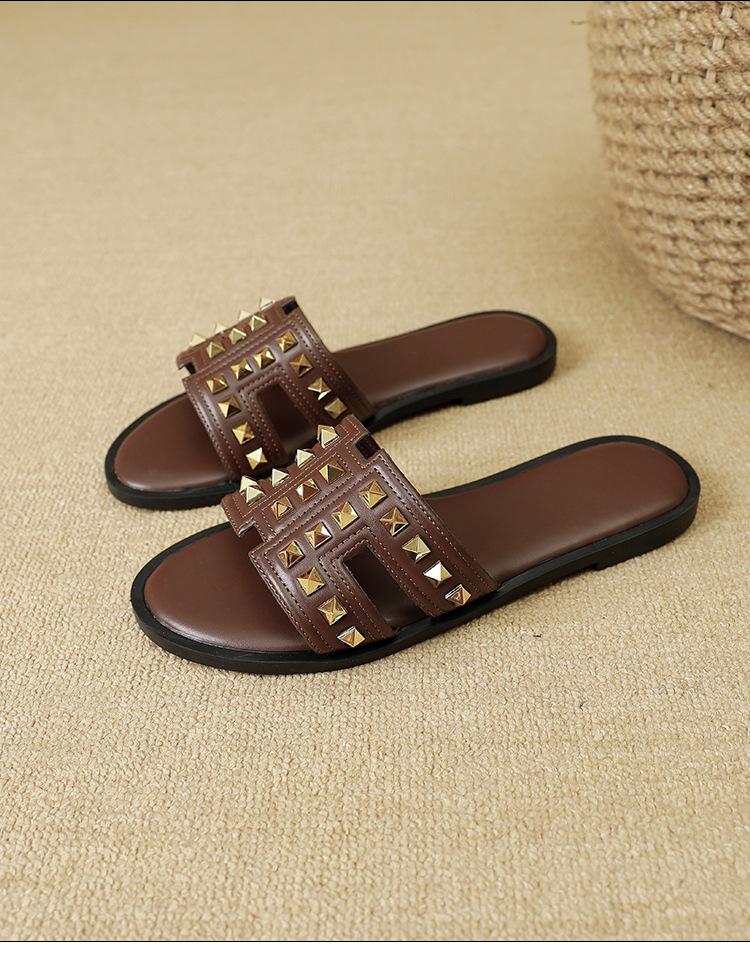 Chic Women's Rivet Slippers: 2025 Summer Fashion, Flat Bottom, Stylish Single Strap for Outdoors & Beach