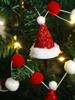 Weihnachts-Nikolausmütze Pompon Girlande Rot & Weiß Filzkugel Schnur Festliche Hängedekoration für Weihnachtsbaum, Kaminwand & Zuhause Geschenk