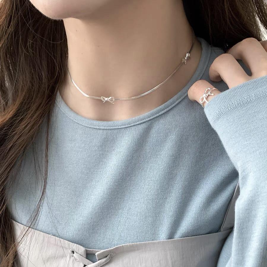 2025 Women's Minimalist Snake Bone Necklace: Light Luxury, Exquisite Design