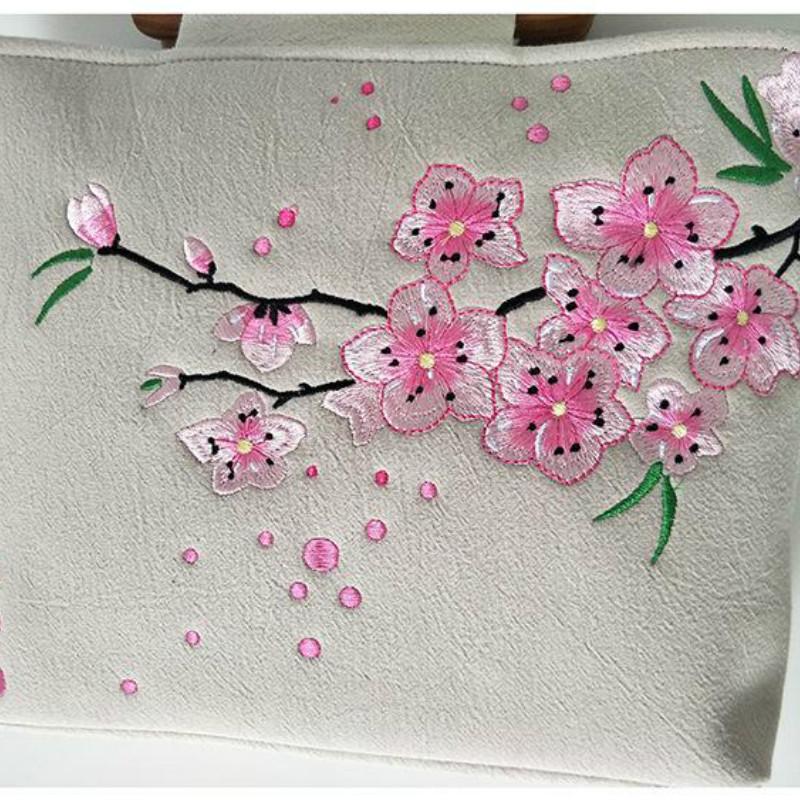 bolsa in embroidery