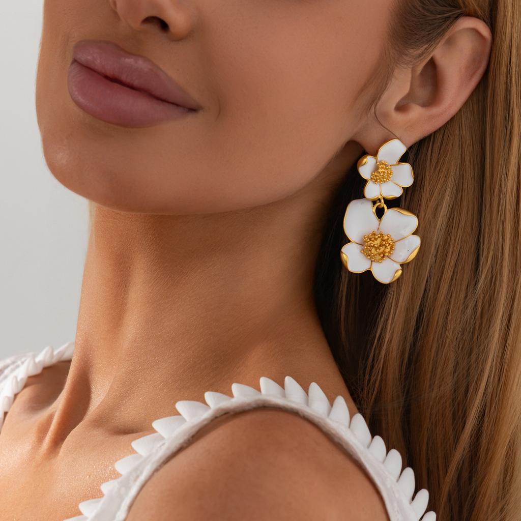 Exquisite White Enamel Petal Dangle Earrings for Women Vintage Double-Layer Metal Flower Earrings Classic Fashion Jewelry Gifts