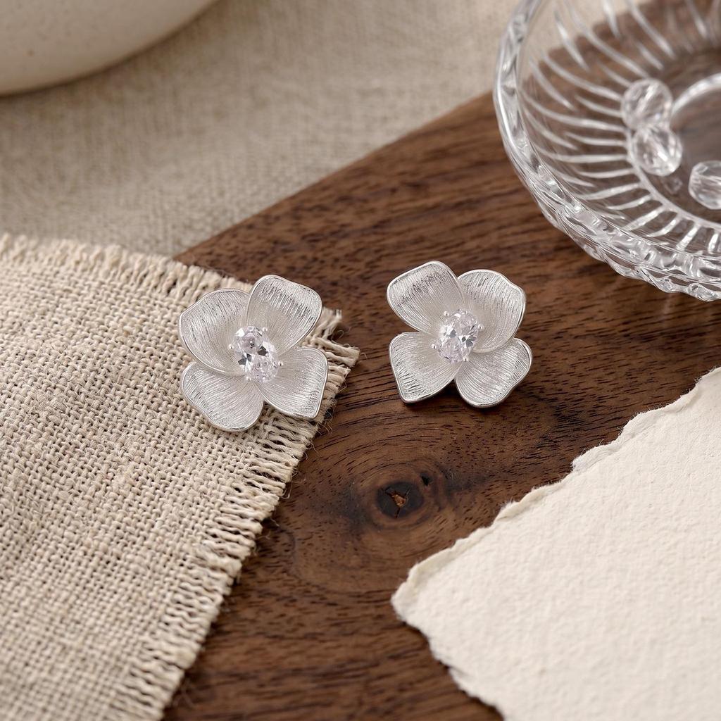 3.0 Thick Silver-Plated French Retro Floral Earrings - High-End Designer Brushed Luxury for Women