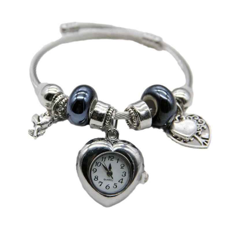 1Pc Korean Version of Fashion Creative Beaded Love Pendant Bracelet Watch Female, Trendy Fashion Open Bracelet Watch Quartz Watch