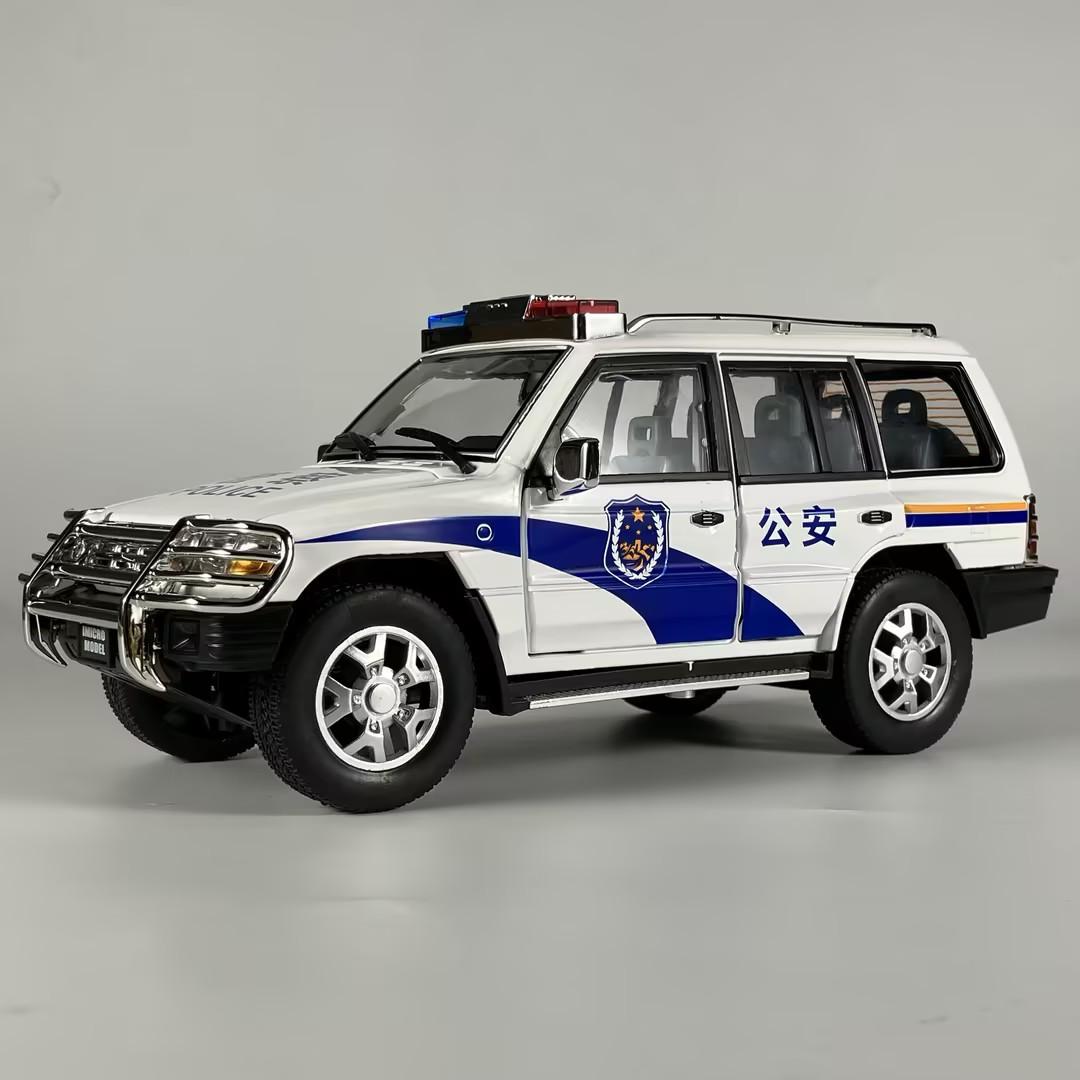 

1:18 Mitsubishi Pajero Montero Sport Внедорожник Сплав Металл Литье под давлением Модель Автомобиля Домашний Модный Настольный Дисплей Украшение Подарок на День Рождения Игрушки