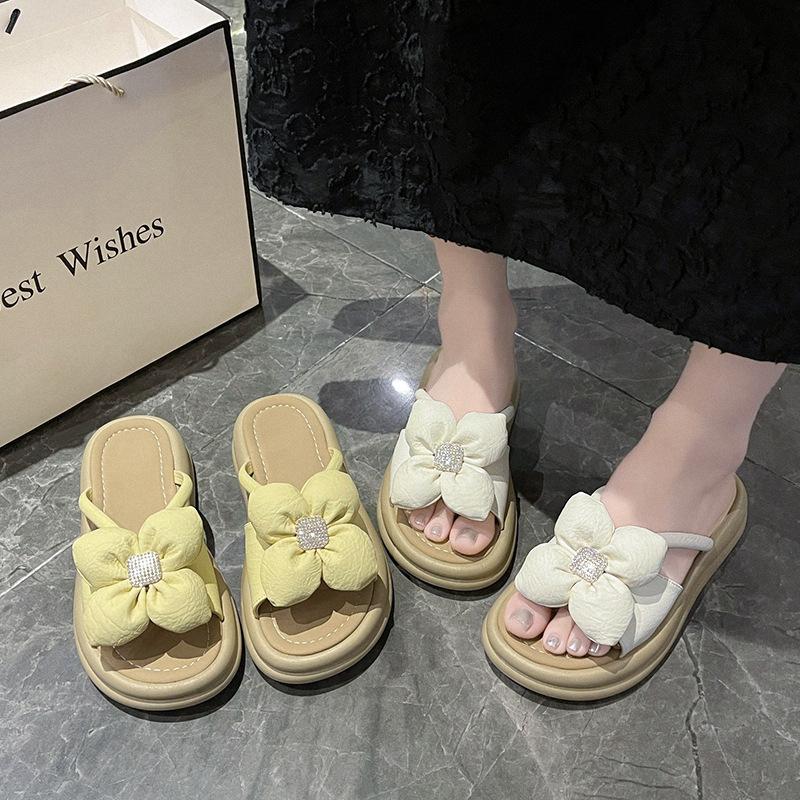 Wear female flower slippers one word fairy summer fashion cool thick bottom 2025 summer new rhinestone muffin slippers