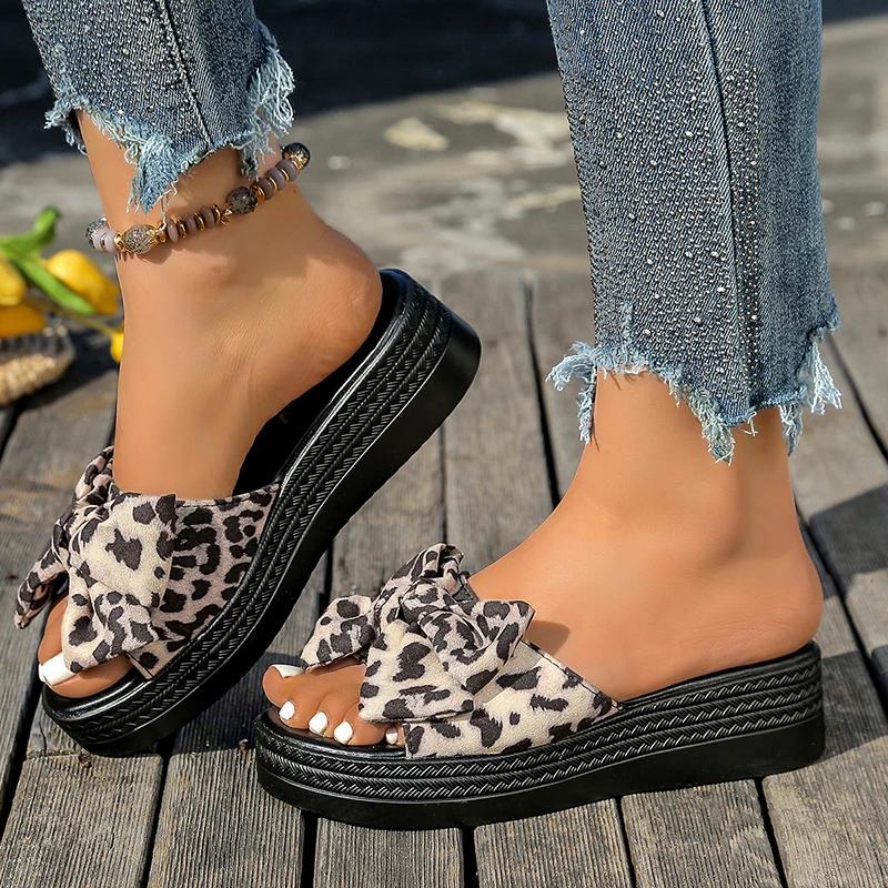 Fashion Fashion Leopard Bow Platform Slippers for Women 2025 Summer Comfortable Non Slip Beach Sandals Woman Thick Sole Outdoor Slippers