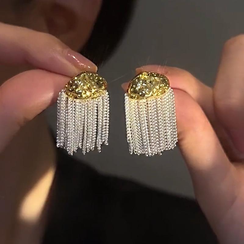 High-End European & American Metal Water Drop Ear Clips - No Piercing, Cool Autumn/Winter Style