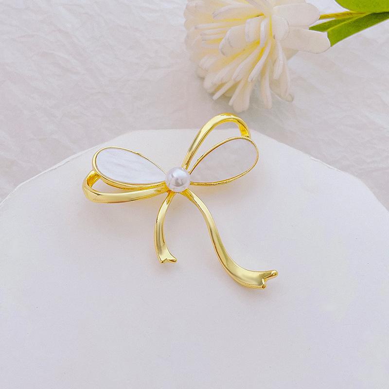 High-End Pearl & Rhinestone Butterfly Brooch for Women's Fashion Suits and Scarves