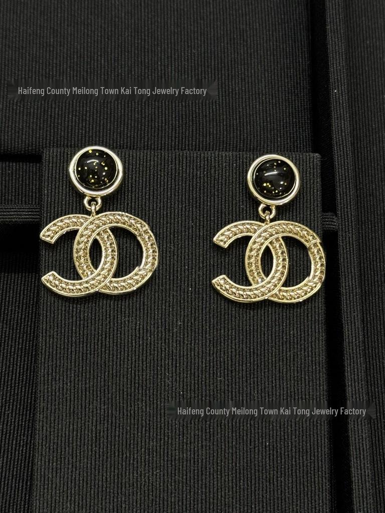 Classic Bi-Color Pearl & Black Bead Dangle Earrings: Versatile, Light Luxury Style